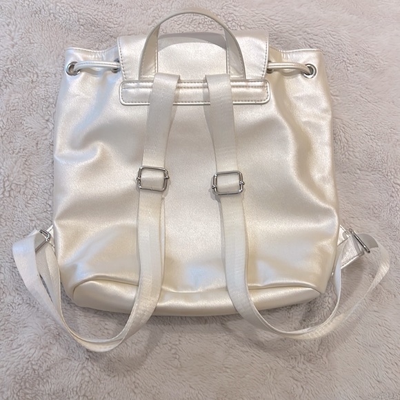 Urban Outfitters summer backpack in pearlescent white - Picture 5 of 5